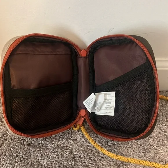 Kavu Mini Crossbody Bag NWOT - Picture 3 of 4